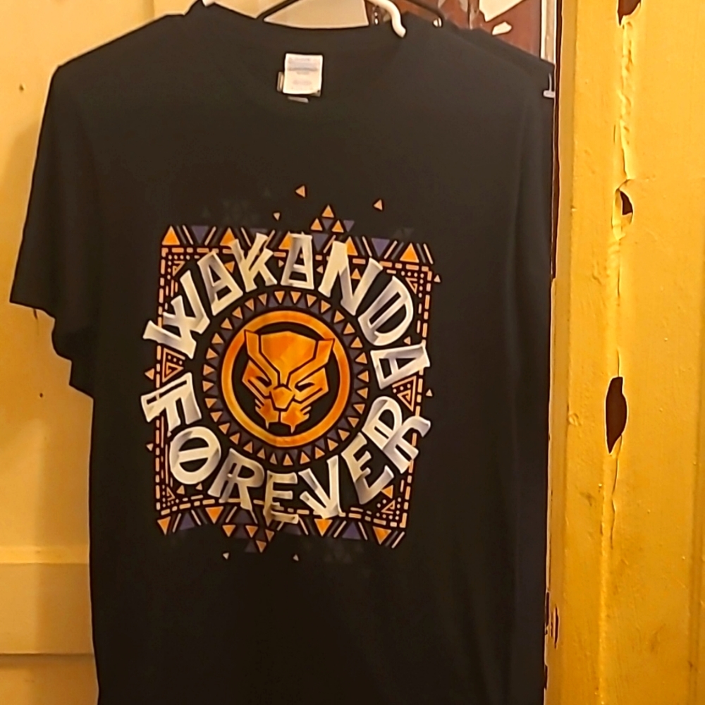 Marvel's Black Panther "Wakanda Forever" Short Sleeve Black T-Kids/Mens Small